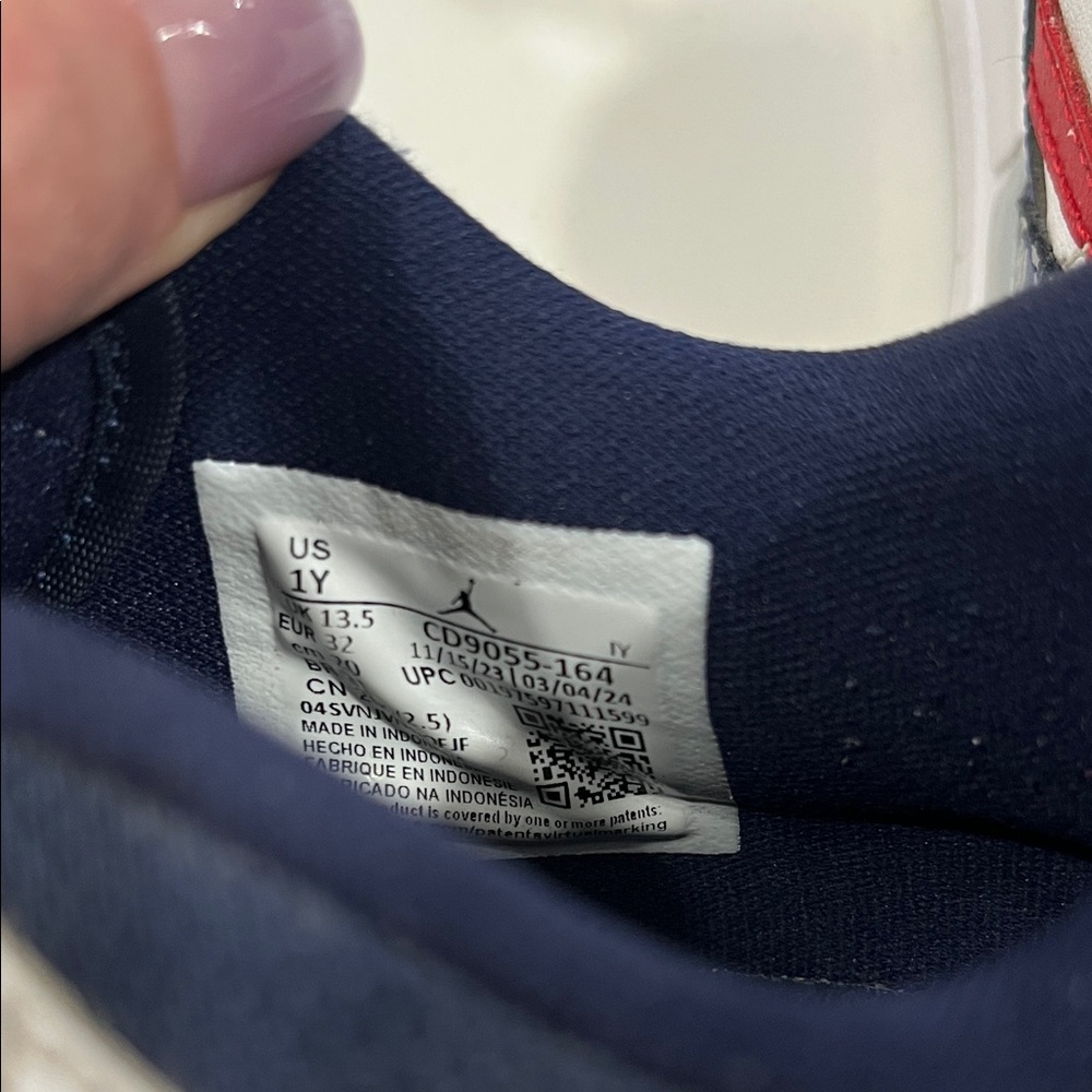 Nike Kids' White, Navy, and Red Sneakers - Picture 4 of 4